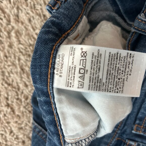 Old Navy Curvy Fit Denim Shorts - Picture 3 of 4